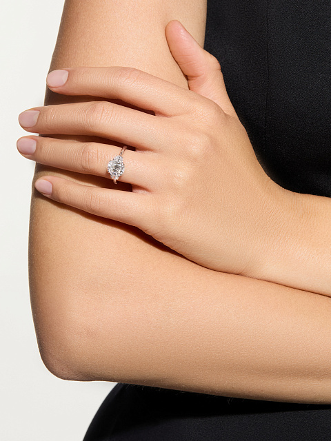 Кольцо из белого золота с бриллиантом огранки «кушон», 3