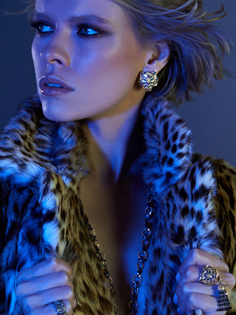 Золотые серьги-гвоздики в виде тигров с черными, желтыми бриллиантами и изумрудами, 8 Золотые серьги-гвоздики в виде тигров с черными, желтыми бриллиантами и изумрудами, 8