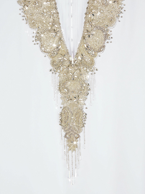 Белый костюм из крепового шелка с вышивкой, 4