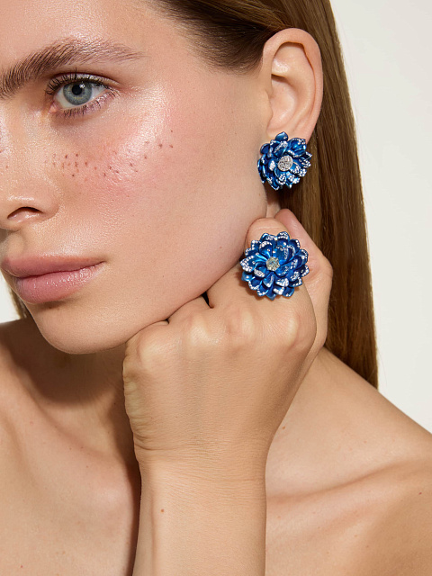 Кольцо в виде цветка из титана с бриллиантами, 3 Кольцо в виде цветка из титана с бриллиантами, 3