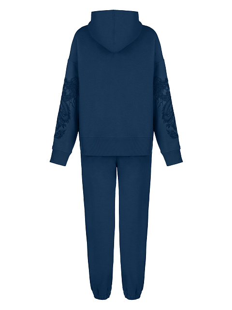 Синий костюм с вышивкой в тон на рукавах, 2