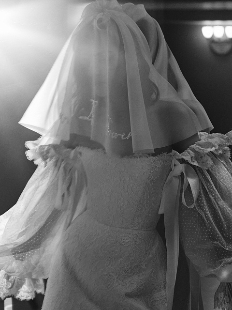 Белая короткая фата с вышивкой Love Is Forever, 7