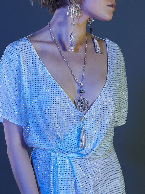 Колье с кулоном из черненого золота с серым жемчугом Акойя и шпинелью, 5