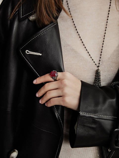 Кольцо из черненого золота с рубинами и черными бриллиантами, 4 Кольцо из черненого золота с рубинами и черными бриллиантами, 4