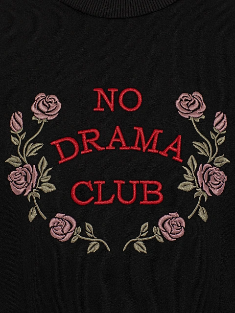 Черный свитшот с баской и вышивкой No Drama Club, 3