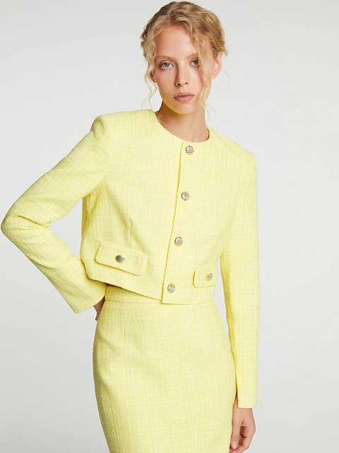 Желтый твидовый костюм из жакета и юбки-миди, 9