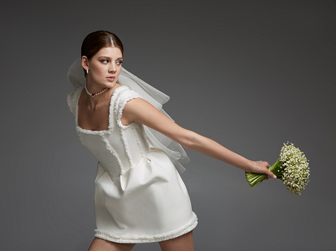 Белая короткая фата с жемчужными бусинами, 7