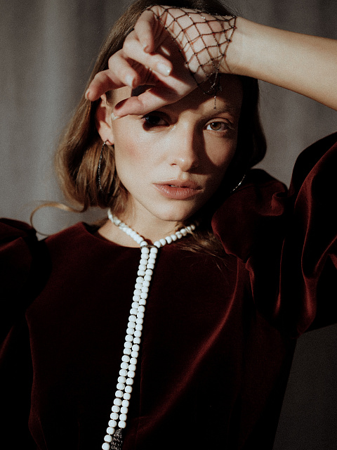 Слейв-браслет из черненого золота с гранатами, 4