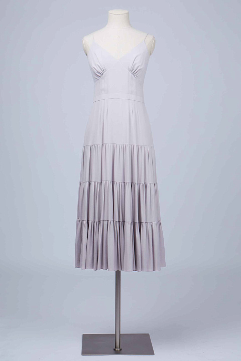 Платье из серой вискозы, отрезная талия, три яруса, лиф чашки, открытая спина, молния до талии, 1