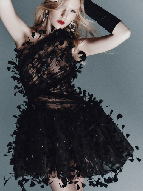 Черное платье-мини из сетки с перьями, 5