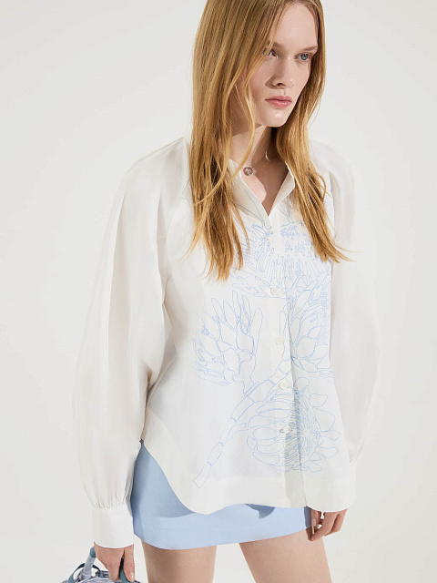 Белая рубашка с голубой вышивкой, 2