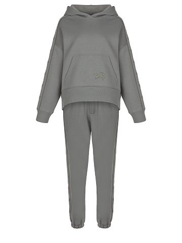 Серый трикотажный костюм с зеленой вышивкой, 1