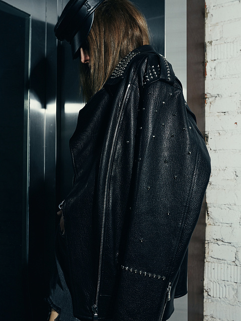 Объемная черная косуха с шипами, 12