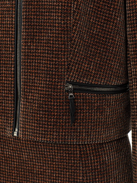 Коричневый костюм-тройка из жакета на молнии, топа и юбки-миди, 6