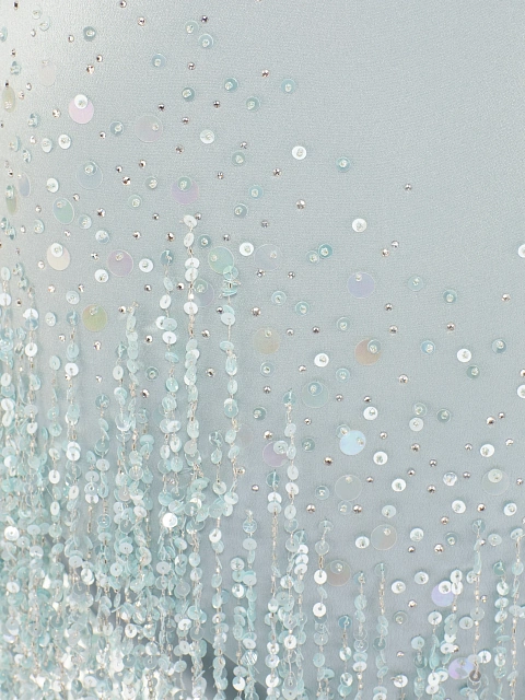 Серое платье-мини из шелка с бахромой из голубых пайеток и страз, 4