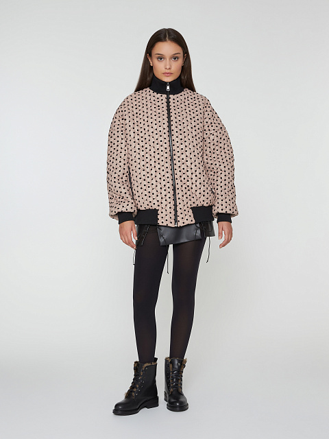 Светло-розовый стеганый бомбер в горошек, 5