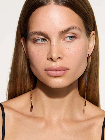 Серьги из черненого золота с гранатом и черными бриллиантами, 2