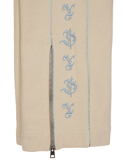 Бежевый трикотажный костюм с серой вышивкой, 7