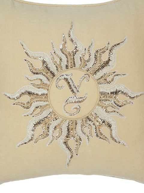 Бежевая подушка из бархата с вышивкой, 3