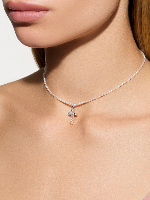 Колье-чокер из жемчуга с кулоном в виде креста из белого золота и бриллиантов, 3 Колье-чокер из жемчуга с кулоном в виде креста из белого золота и бриллиантов, 3