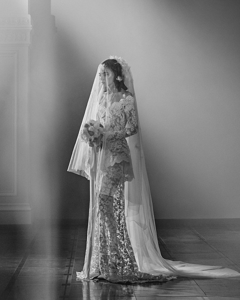 Белая длинная фата со шлейфом и цветами, 4