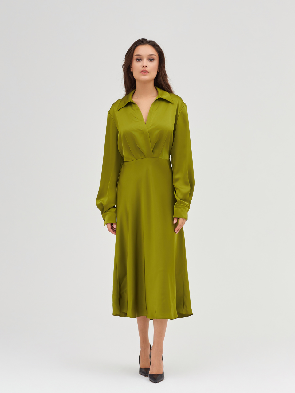 Зеленое атласное платье-миди, 1