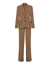 Костюм-двойка песочного цвета, однобортный жакет с накладными карманами, прямые брюки с отворотами