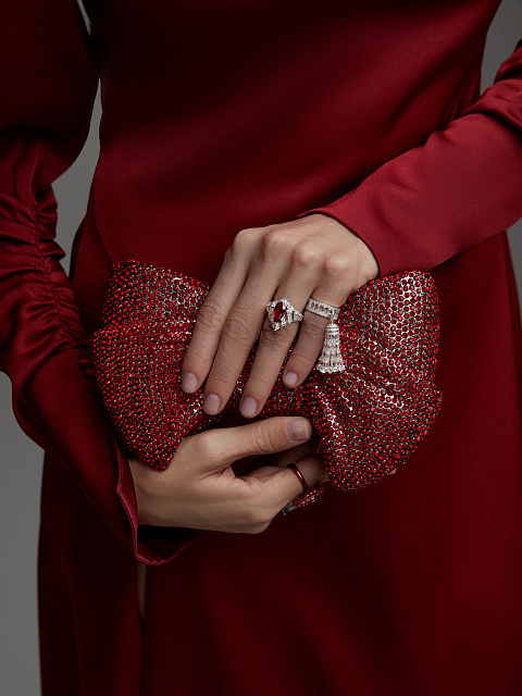 Кольцо из белого золота с рубином Pigeon Blood и бриллиантами, 6 Кольцо из белого золота с рубином Pigeon Blood и бриллиантами, 6