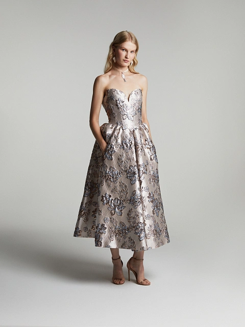 Пудровое платье-миди из парчи с цветочным узором, 2