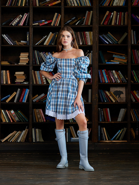 Платье в бело-голубую клетку с вырезом каре, 4 Платье в бело-голубую клетку с вырезом каре, 4