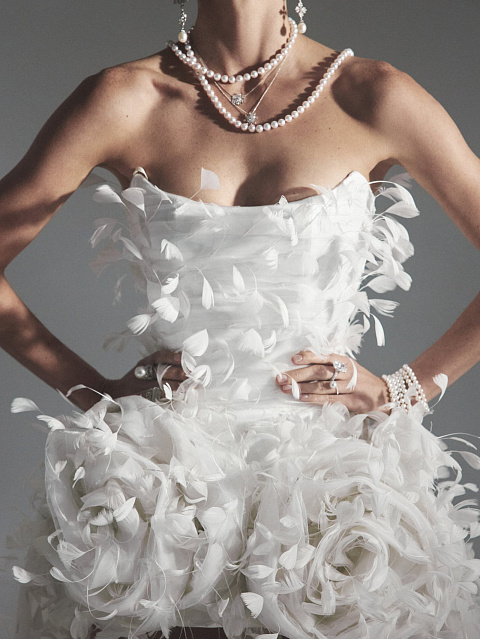 Белое платье из фатина с драпировкой и шлейфом, 6