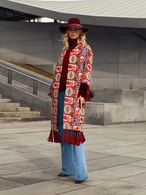 Красная накидка с узором и бахромой, 7