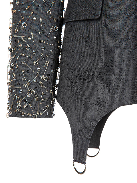 Серый жакет со штрипками и декором из булавок, 5