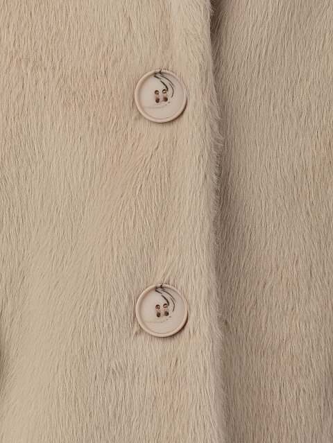 Бежевый однобортный жакет из эко-меха, 3