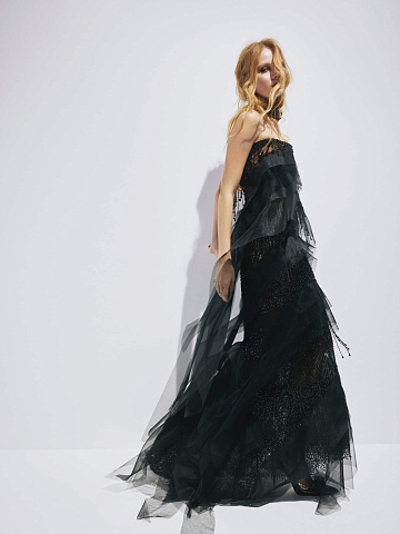 Черное платье-макси с вышивкой, 2