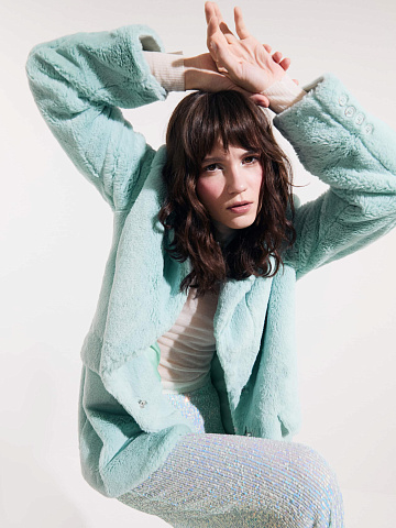 Бирюзовый однобортный жакет из эко-меха, 2