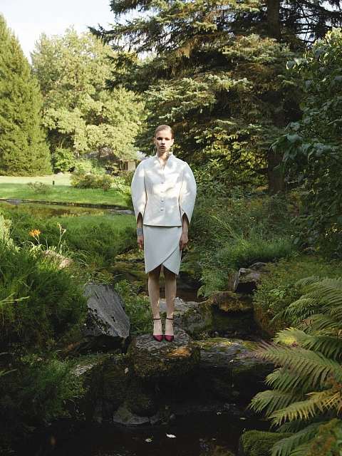 Белый костюм из хлопка с юбкой-мини, 7