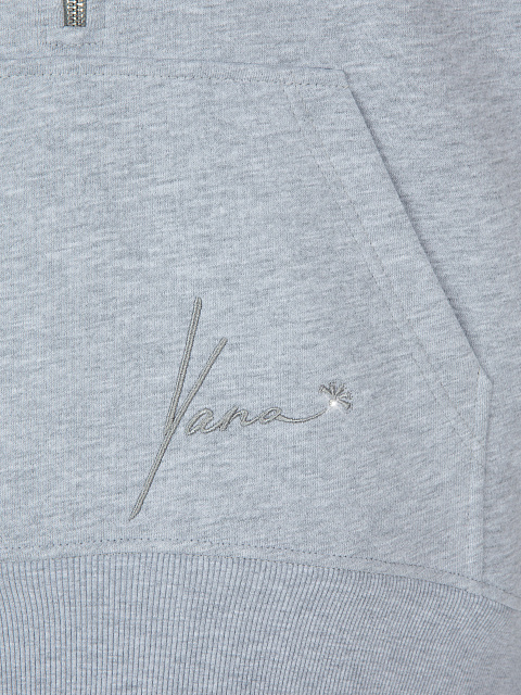 Серый трикотажный костюм с вышивкой в тон, 4