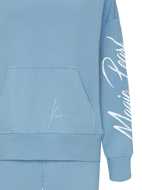 Голубой костюм с принтом на рукавах, 3 Голубой костюм с принтом на рукавах, 3
