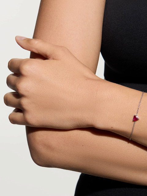 Браслет из белого золота с гранатом в огранке «сердце», 3 Браслет из белого золота с гранатом в огранке «сердце», 3