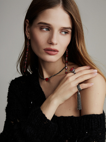 Колье из черненого золота с рубином в огранке "сердце" и черными бриллиантами, 2